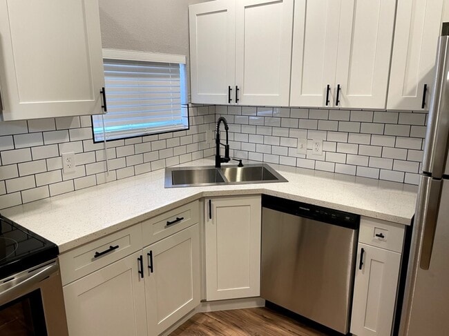 Photo - 1436 E Cinnabar Ave Unit B