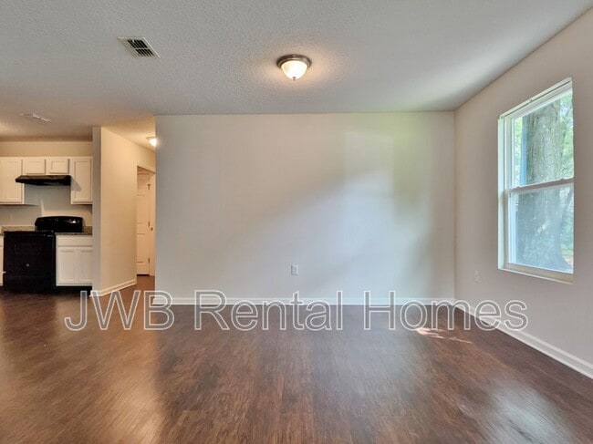 Photo - 471 W 59th St