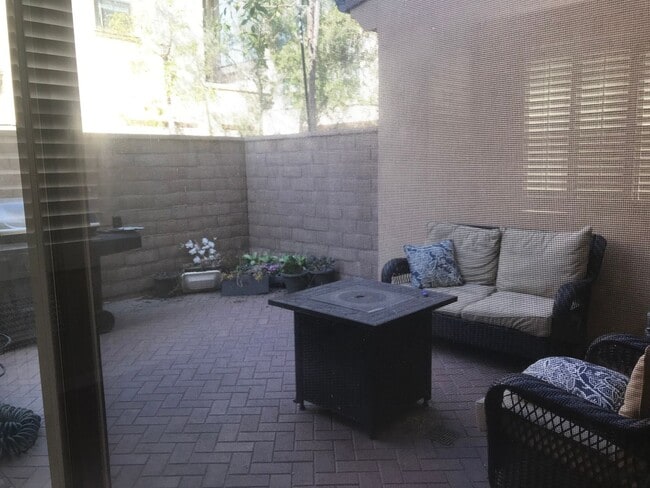 Photo - 2bd/2.5ba two car garage end unit condo in Orchard Hill Irvine for rent