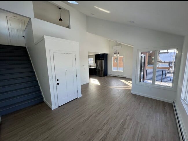 Photo - 909 W Front St