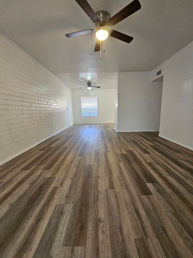 Photo - Town & Country Apartments