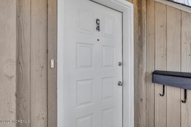 Building Photo - 290 N Main St Unit c4