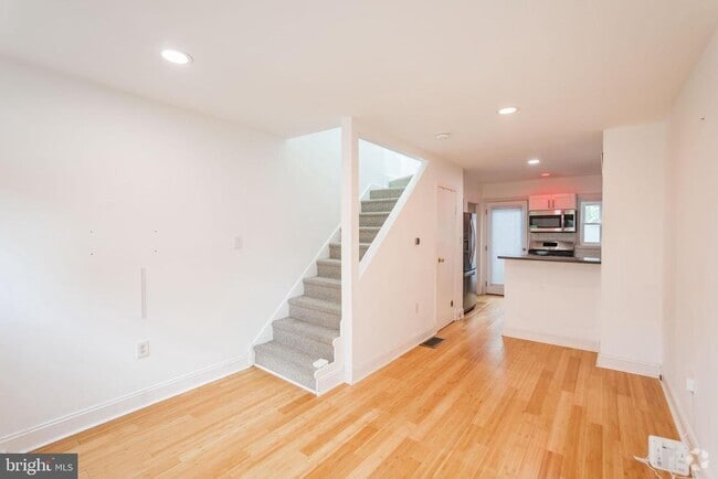 Building Photo - 2107 Clymer St Rental
