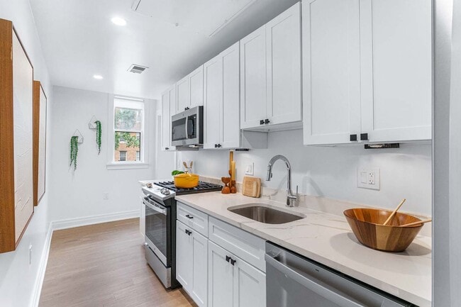 Stainless Steel Appliances - Fitz