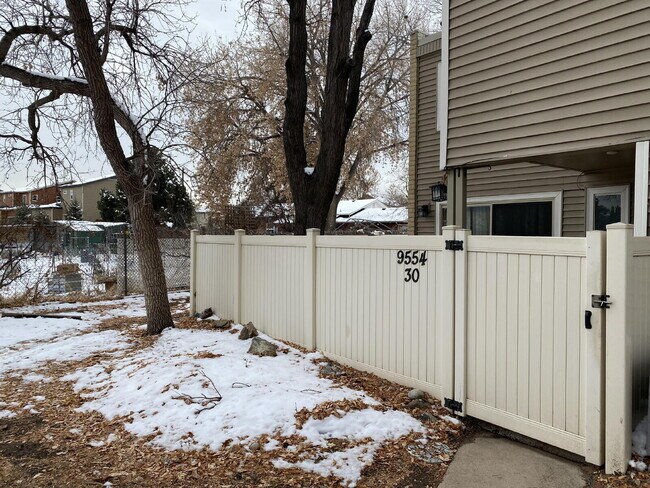 Building Photo - "Charming 2-Bed Townhouse Retreat in Denver – Spacious 1,240 Sq Ft with 1.5 Baths!" Unit 30