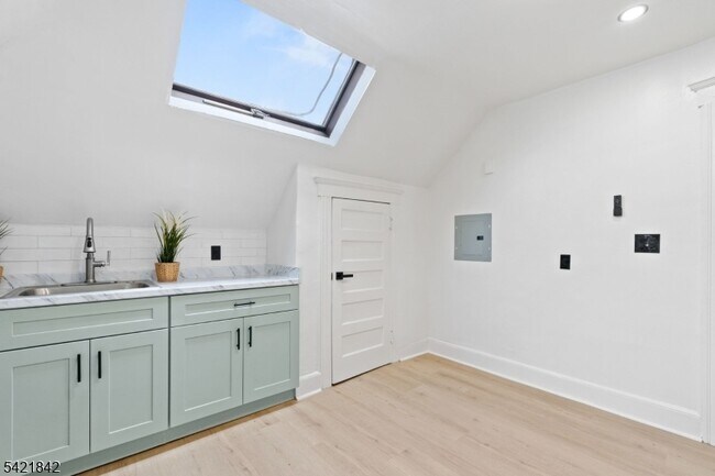 137 S Burnet St Unit 3