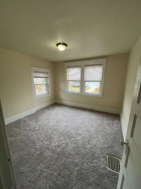 Photo - 555 Brittain Rd