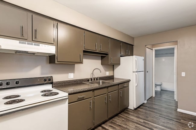 Building Photo - 7451 Lunitas Ln Unit 7408 Las Ln Apt 35