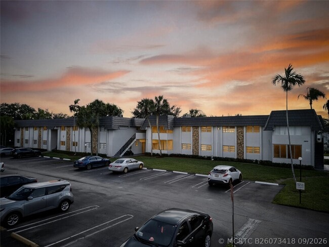 Building Photo - 8400 W Sample Rd Unit 203