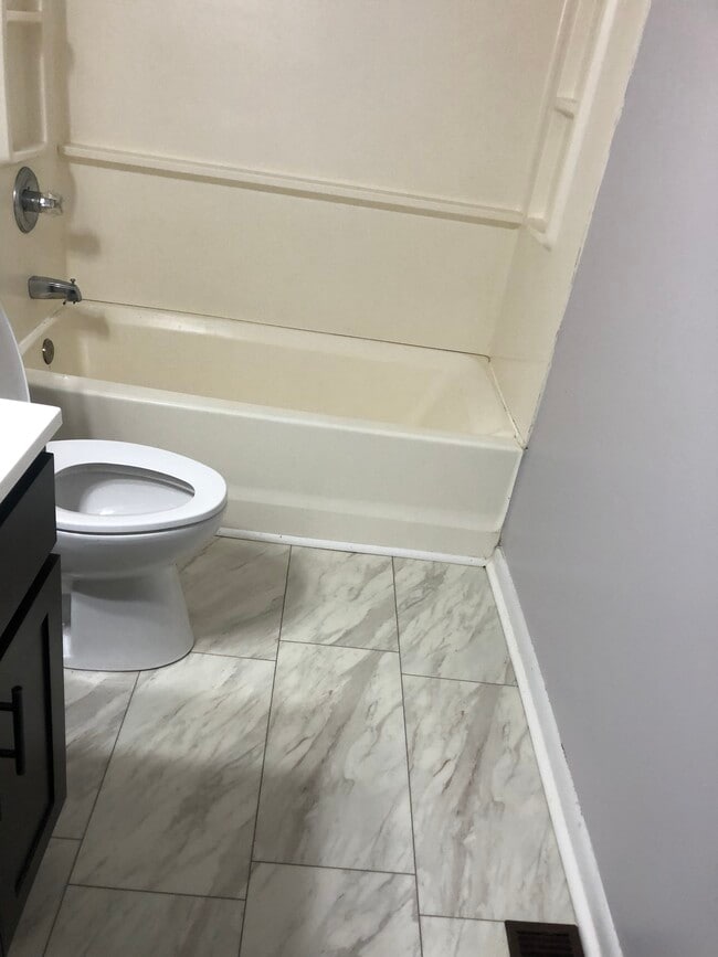 Photo - 1106 Douglas Cir