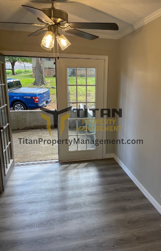 Photo - 2bed/1bath Townhouse Unidad 2023 Sagecrest St. Apt B