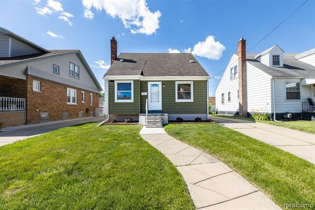 Building Photo - 613 Riverbank St