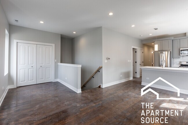 Photo - 3135 N Oakley Ave Unit 2