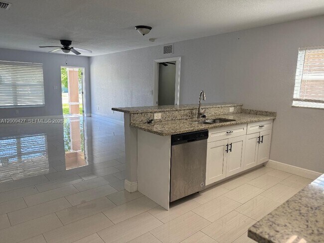Photo - 2713 NW 6th St