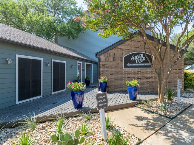 Oficina de arrendamiento - Silver Creek Apartments