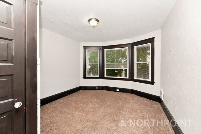 Photo - 10911 Hathaway Ave