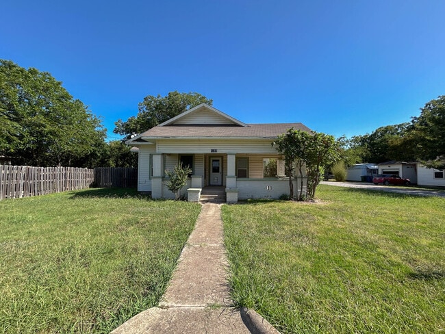 Building Photo - 1201 Bolivar St