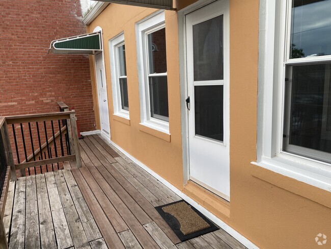 Building Photo - 919 Massachusetts St Unit D Rental