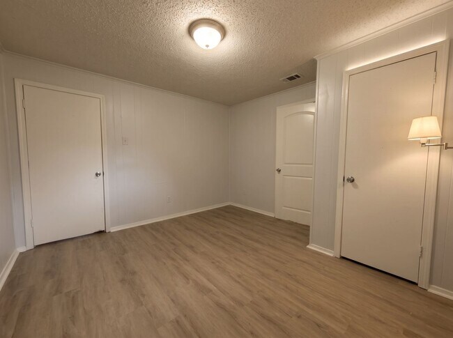 518 Burlington Cir