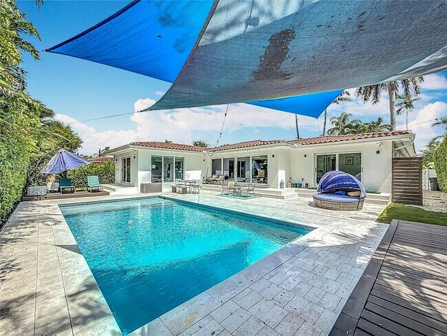 Photo - 1080 NE 104th St