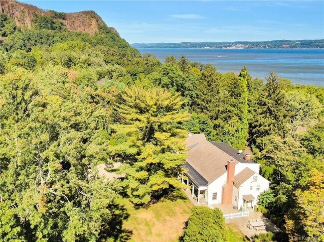 Photo - 619 N Broadway