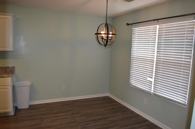 Photo - 638 Devon Rd