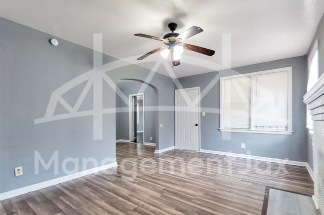 Photo - 3820 Stuart St