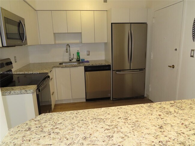 5700 Collins Ave Unit 4