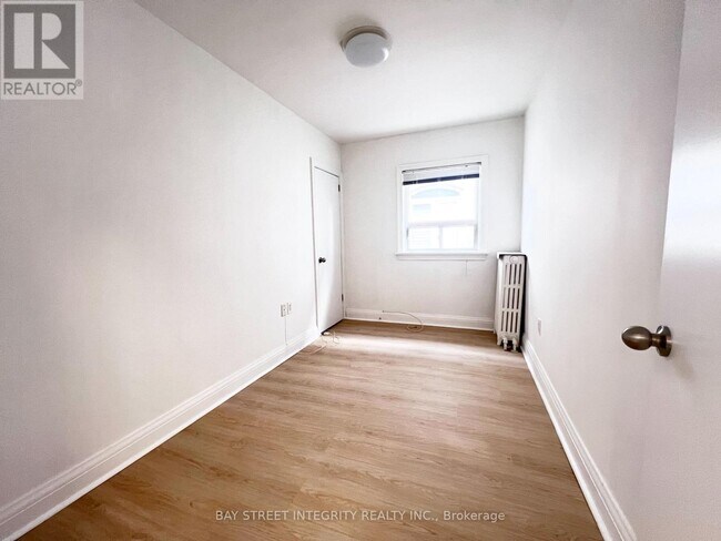 Photo - 970 Briar Hill Ave
