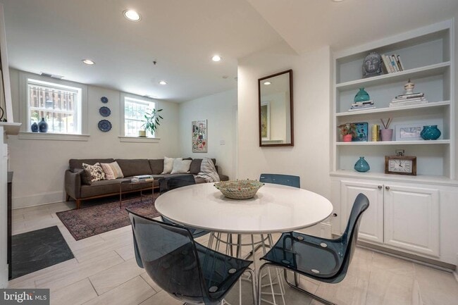 Building Photo - 1807 California St NW Unit T5 Rental