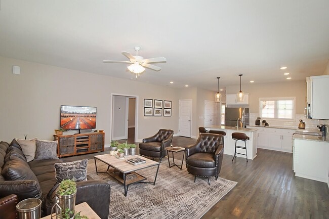 Photo - 33 Grove Cir