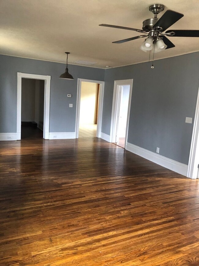 Photo - Charming Southside Cottage with Spacious G...