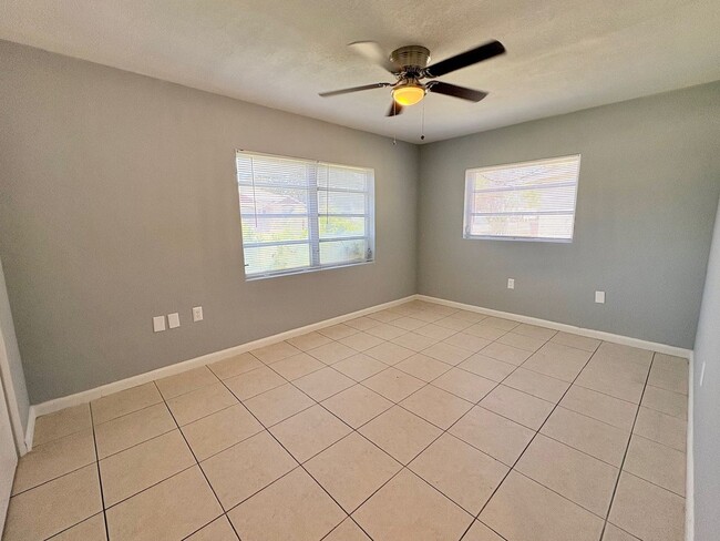 Photo - Charming 2 Bedroom Home with Fenced Yard & Screened Patio – Prime Location!