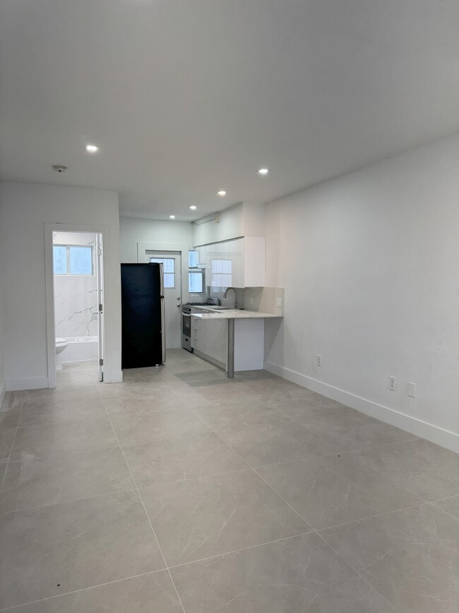 Photo - 300 74th St