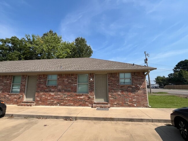 Building Photo - 808 S Knoxville Ave Unit A