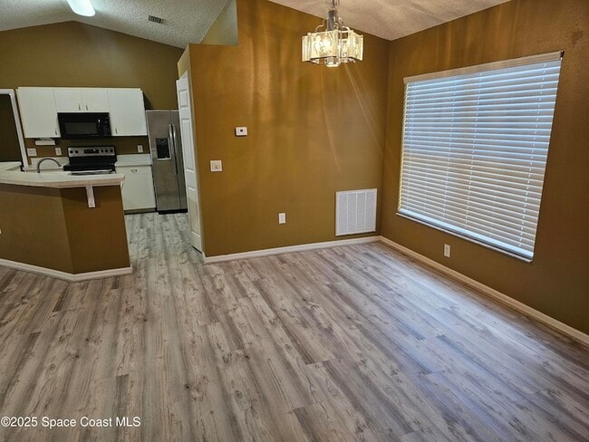 Photo - 1539 Glencove Ave NW