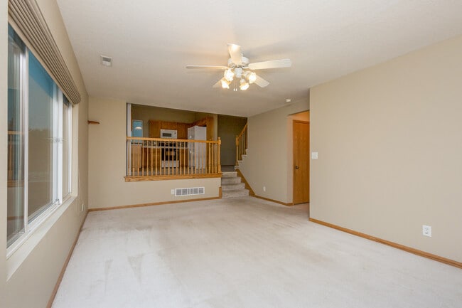 Living room 3 - 505 SE Crabapple Dr