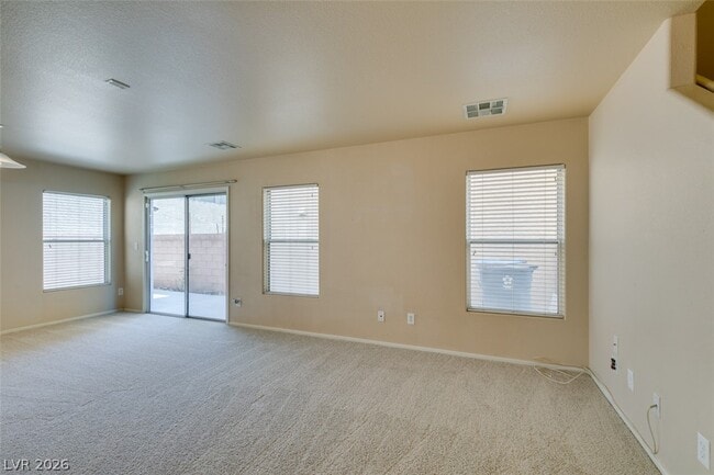 Photo - 186 Gilliflower Ave