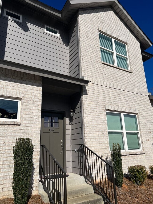 Photo - College Oaks E-106