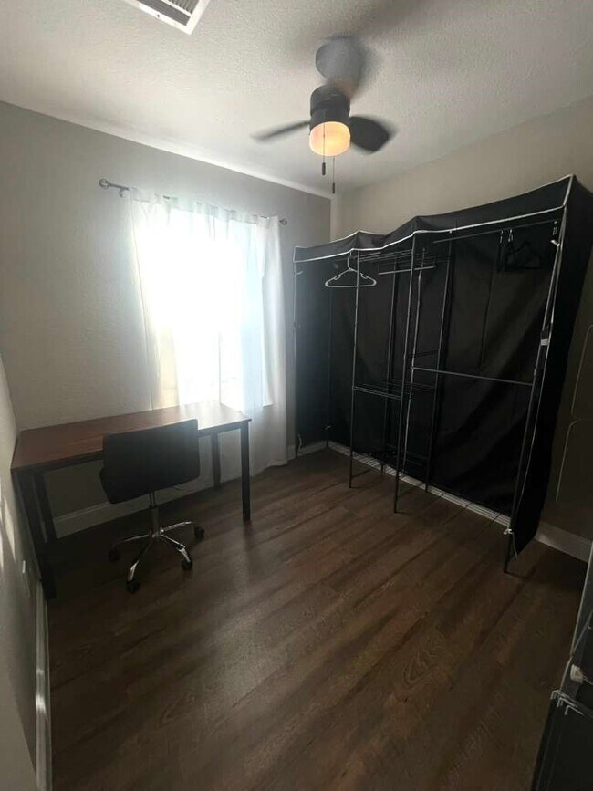 Photo - 3807 Edison St