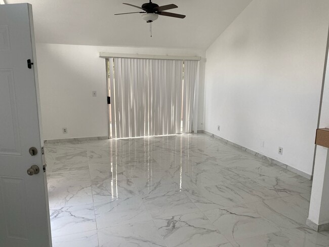 Photo - 1030 Kaweah St