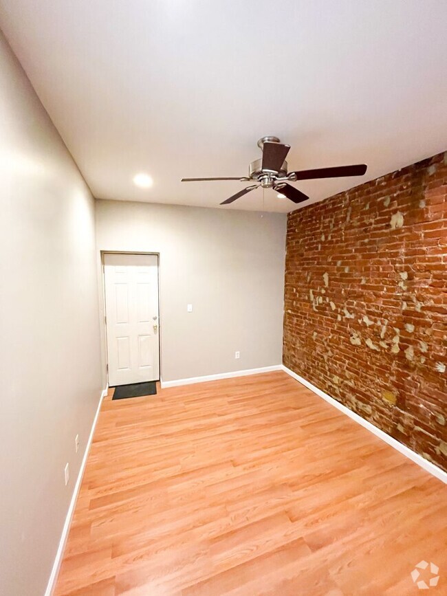 Building Photo - 3440 Helen St Unit 1st Floor Rental