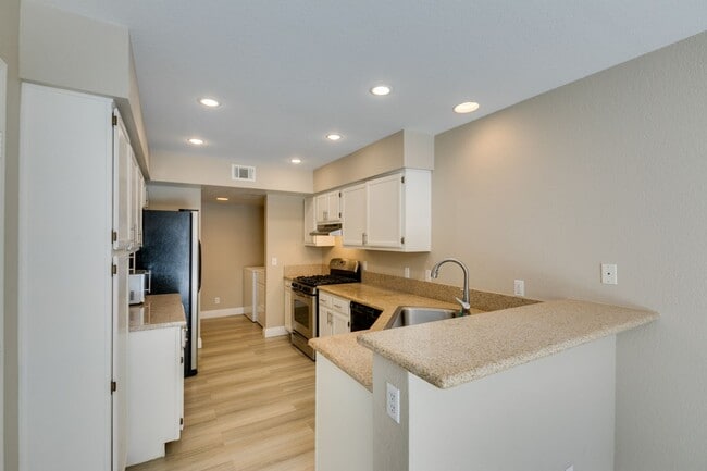 Photo - Charming 2-bedroom townhome in Green Valley!