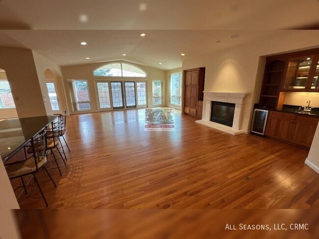 Photo - 225 Spring Grove Way