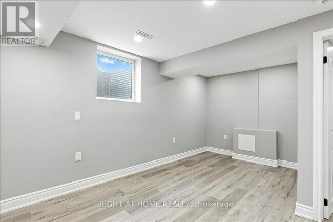 Photo - 1 Lorilee Crescent