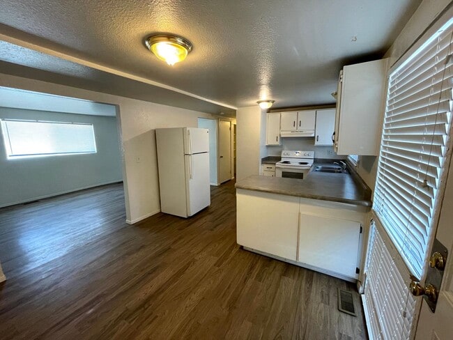 Building Photo - 8262 W 3500 S Unit B
