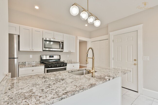 Photo - Completely renovated studio with all utils included AVAILABLE 6/1/2026 Unidad #3