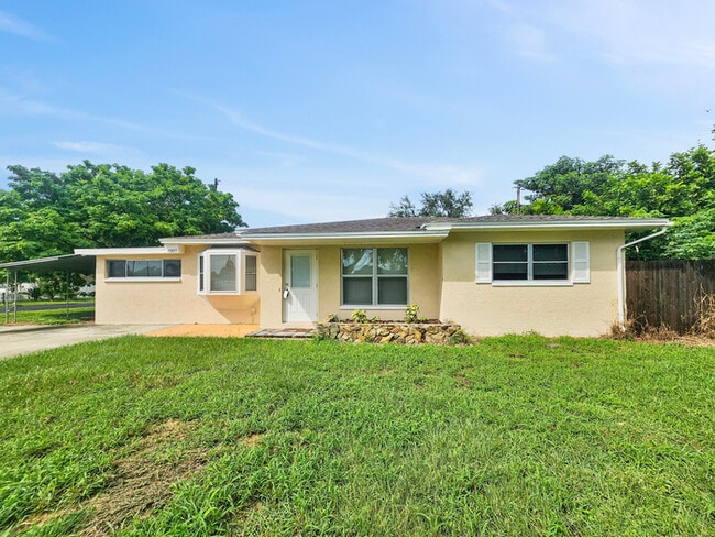 Building Photo - Inviting 4-Bedroom Home in Seminole, FL