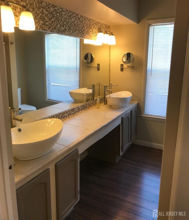 Photo - 202 Salem Ct