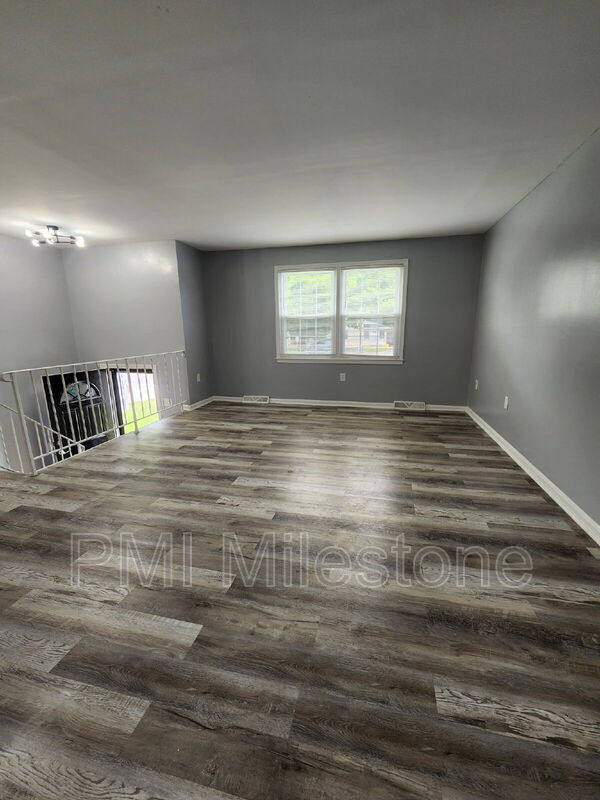 Photo - 3333 Swann Rd